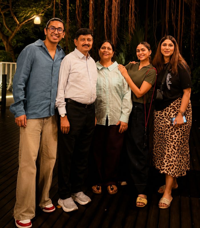 Mrunal Thakur family