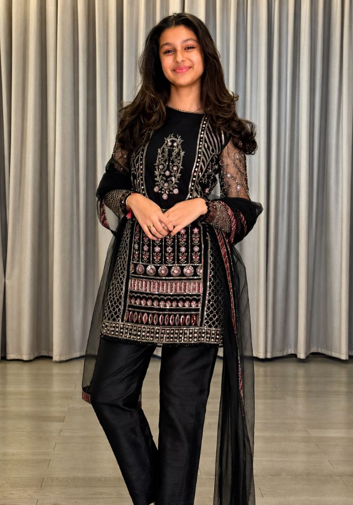 Sitara Ghattamaneni Age, Height, Education, Family, Career, Net Worth & More