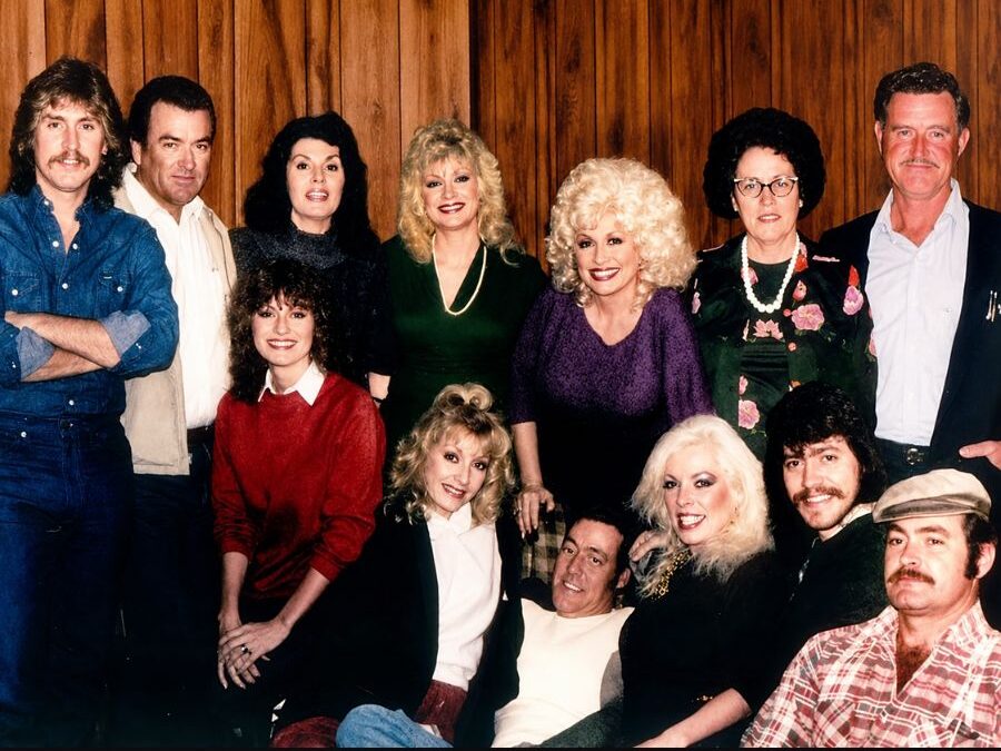Dolly Parton Age, Husband, Family, Net Worth, Songs, Movies, Career, Dollywood & More